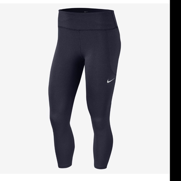 Nike Dri Fit Cropped Black Leggings 🏃🏻‍♀️ - Picture 2 of 10